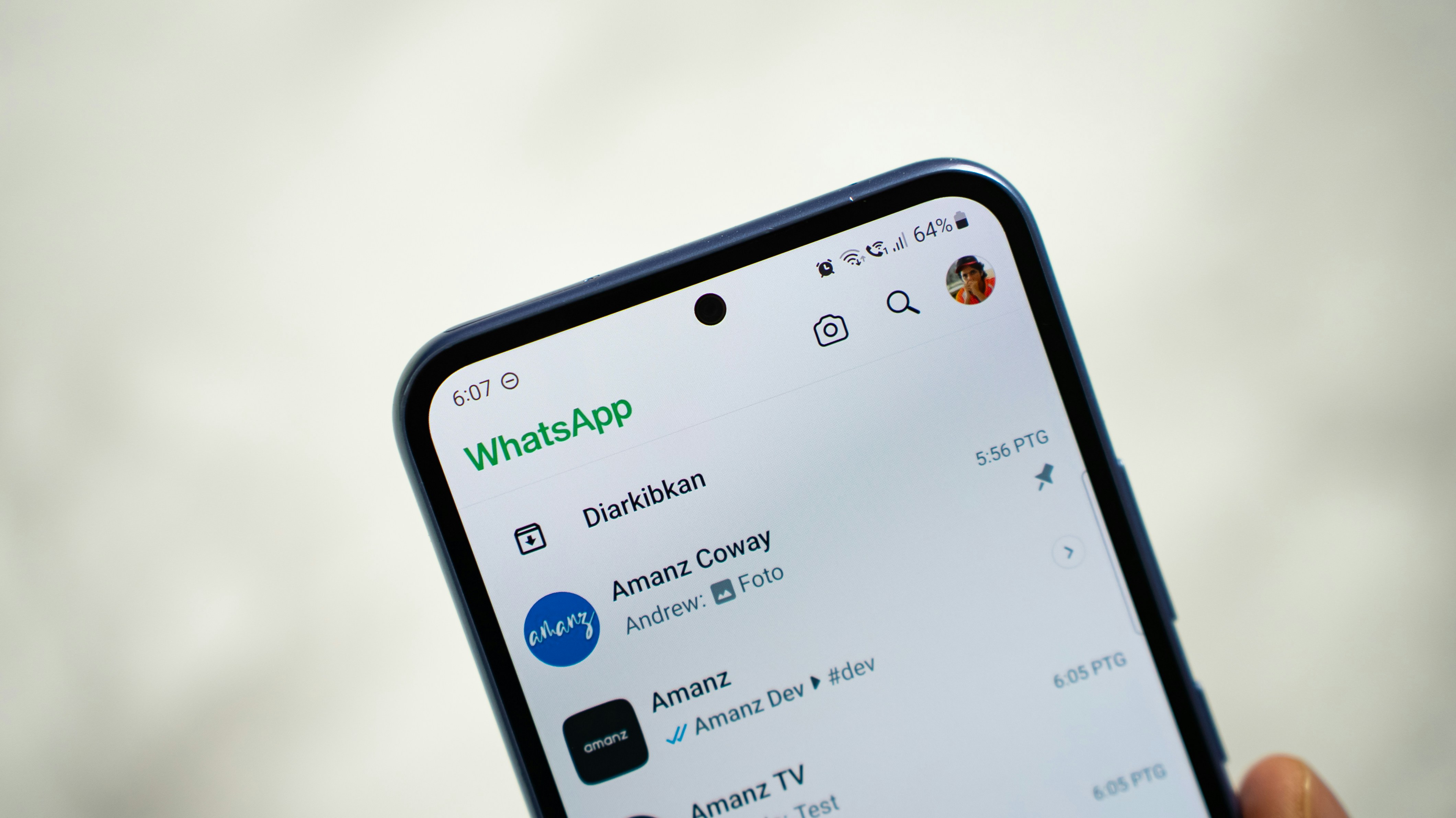 WhatsApp üzerinden sigorta teklifi alma sürecini gösteren mesajlaşma mockup görseli